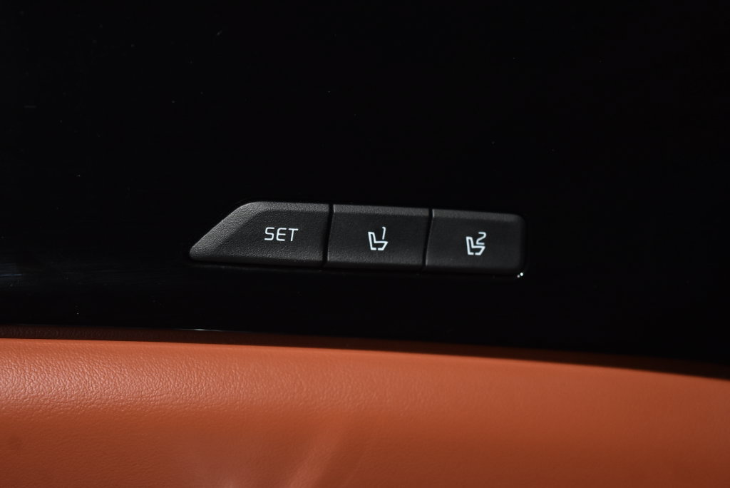 Used 2024 Kia Carnival SX FWD image 5
