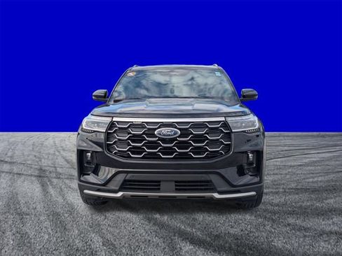 Certified 2026 Ford Explorer Platinum RWD image 9