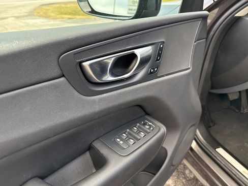 Used 2025 Volvo XC60 B5 Plus image 43