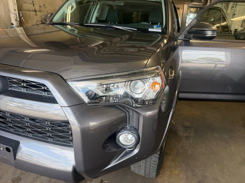 Used 2016 Toyota 4Runner SR5 AWD/4WD image 30