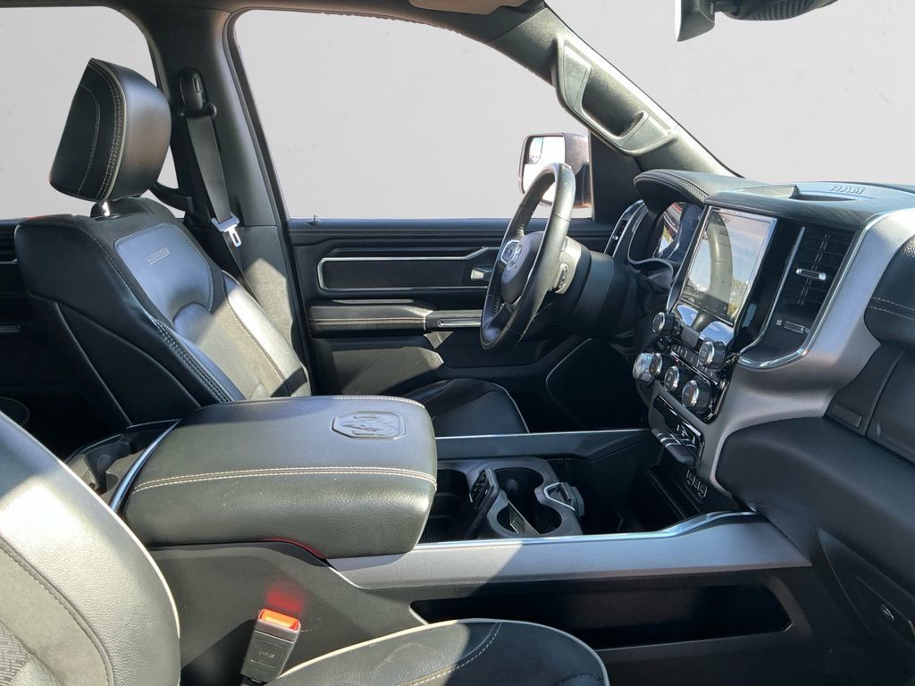 Used 2024 RAM 1500 Laramie AWD/4WD image 15