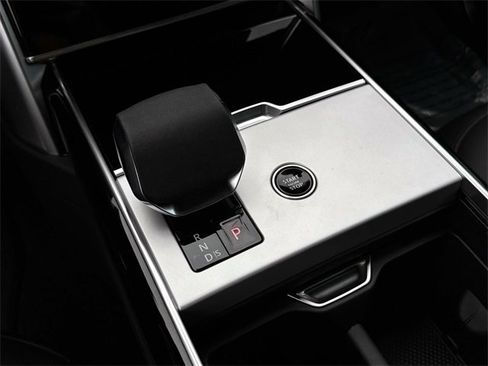 New 2025 Land Rover Range Rover Long Wheelbase SE image 22