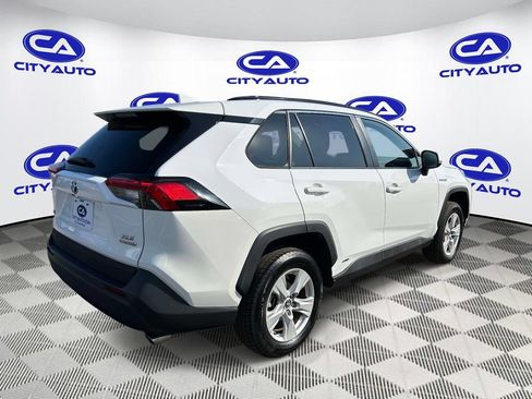 Used 2021 Toyota RAV4 XLE AWD/4WD image 3