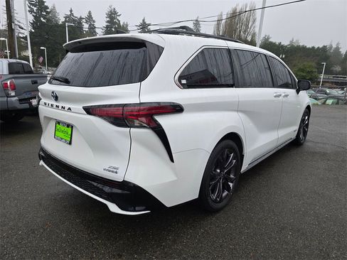 Used 2021 Toyota Sienna XSE w/ XSE Plus Package image 7