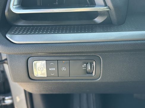 Used 2025 Chevrolet Traverse LT image 15