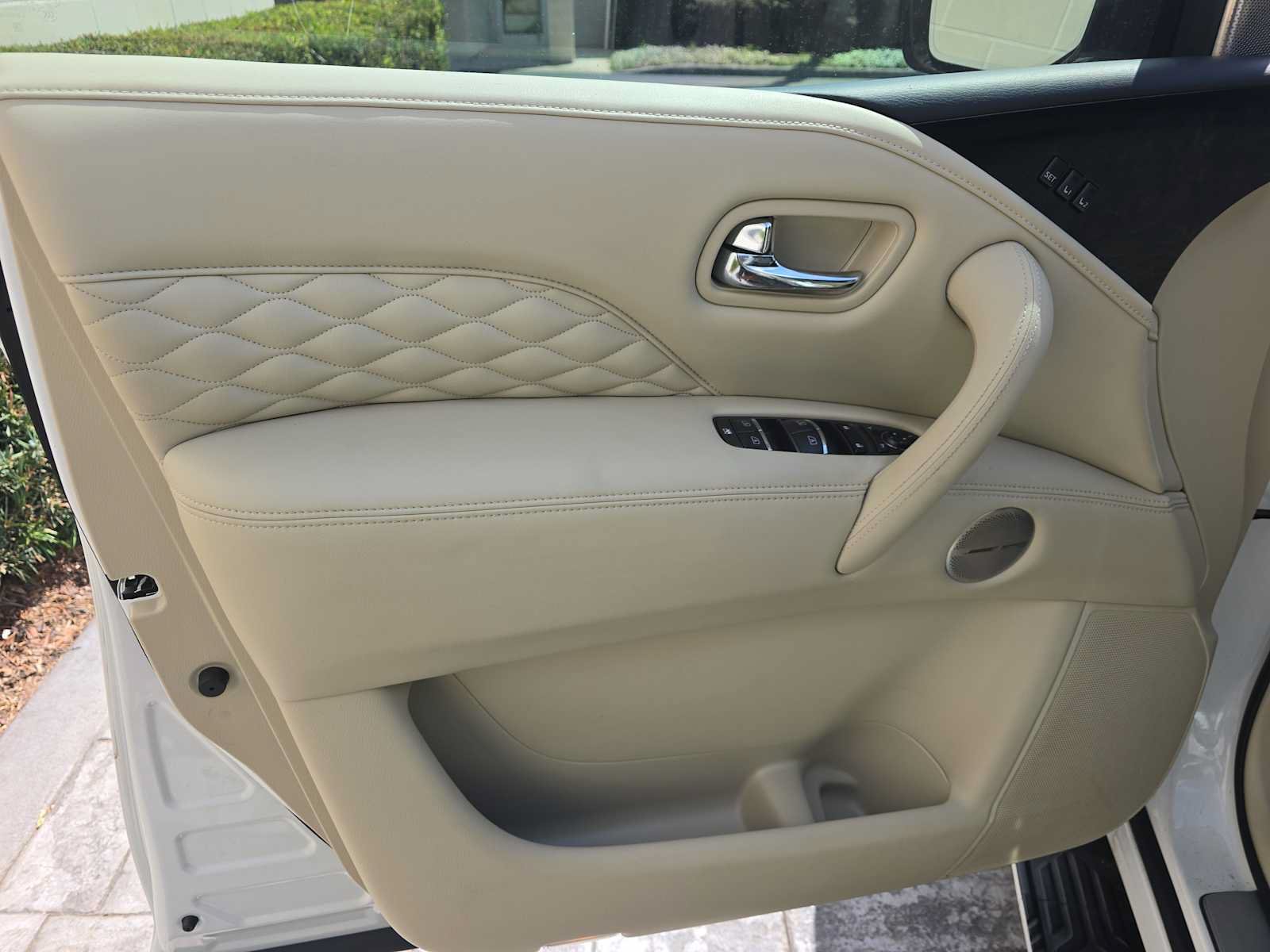 Used 2023 INFINITI QX80 Sensory w/ All-Season Package RWD image 15