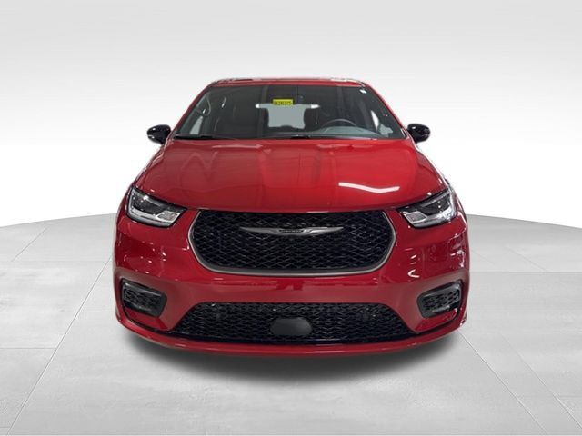 New 2026 Chrysler Pacifica Select AWD/4WD image 9