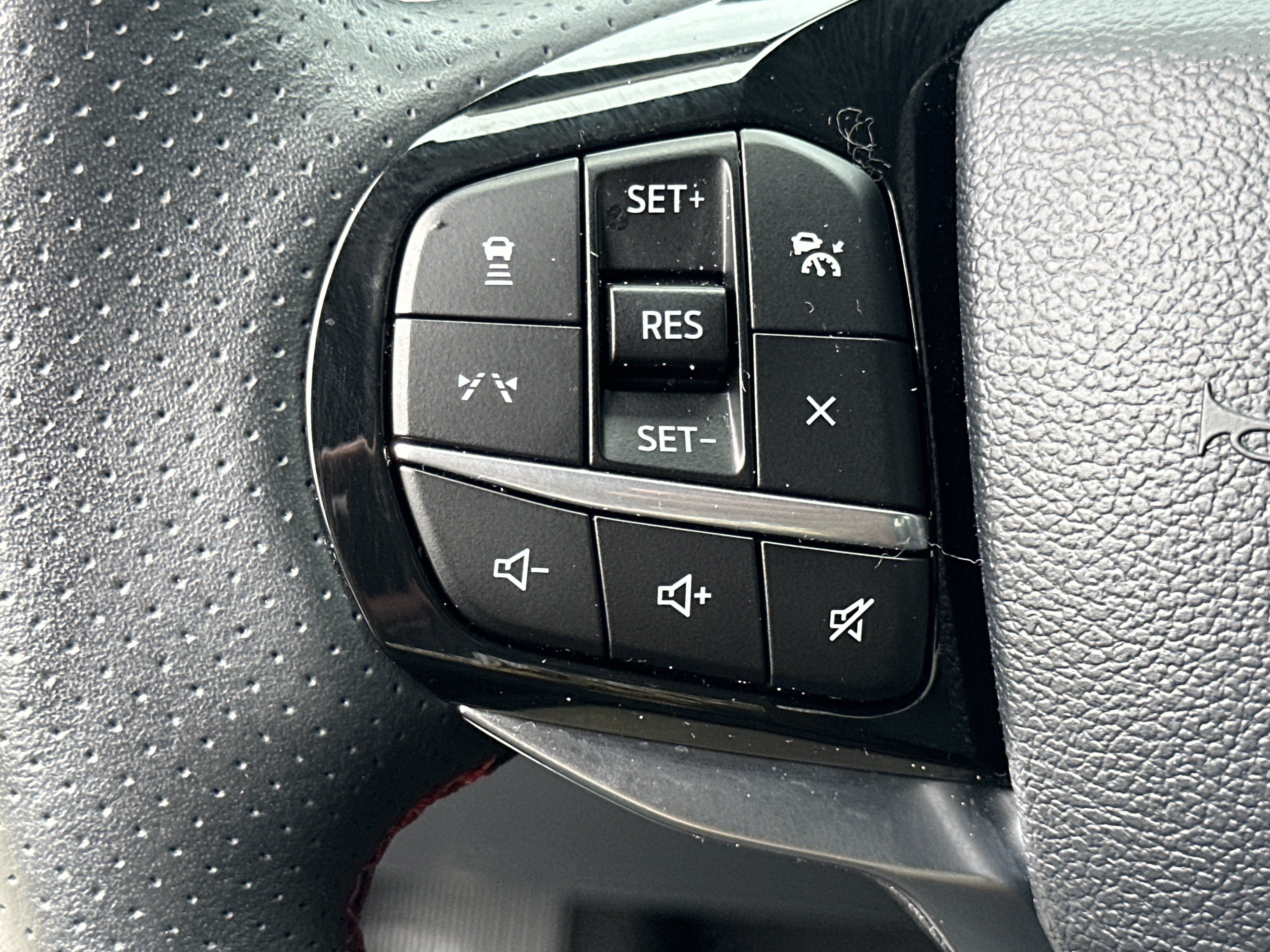 Used 2025 Ford Explorer ST-Line AWD/4WD image 26