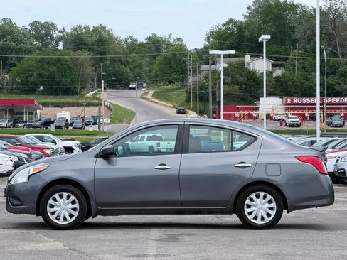 Used 2018 Nissan Versa SV FWD image 5