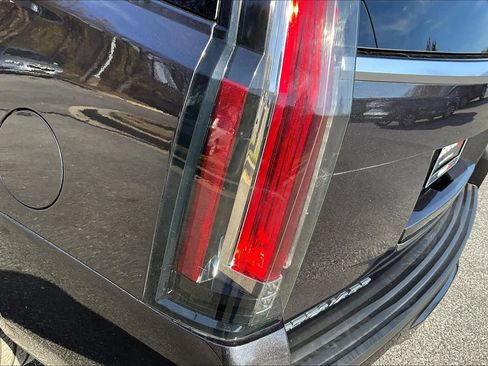 Used 2018 Cadillac Escalade Luxury image 27