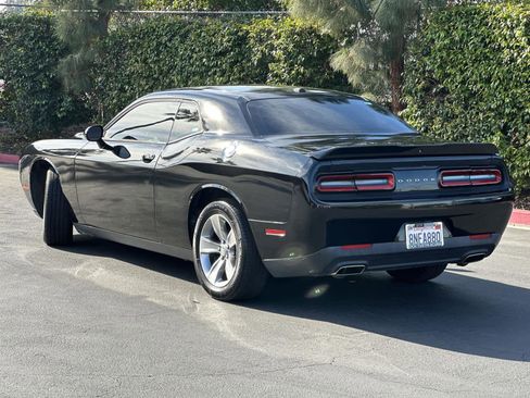 Used 2018 Dodge Challenger SXT image 4