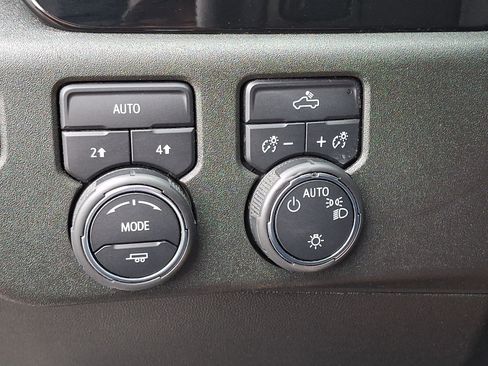 Used 2023 Chevrolet Silverado 1500 LT AWD/4WD image 26