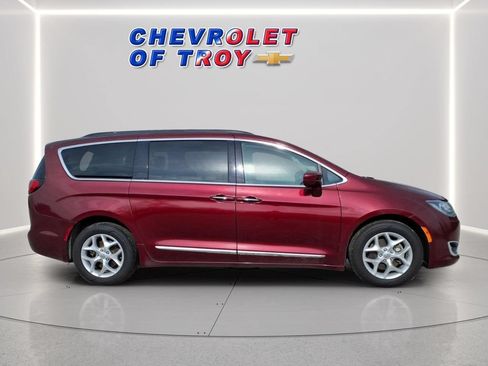 Used 2017 Chrysler Pacifica Touring-L w/ Tire & Wheel Group FWD image 10