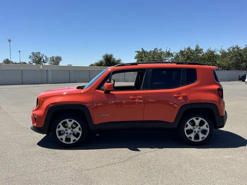 Used 2019 Jeep Renegade Latitude w/ Popular Equipment Group AWD/4WD image 6
