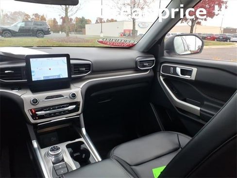 Used 2023 Ford Explorer XLT w/ Equipment Group 202A image 12
