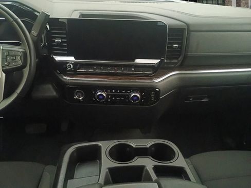 Used 2024 GMC Sierra 1500 SLE image 11