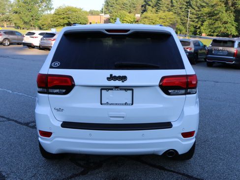 Used 2020 Jeep Grand Cherokee Altitude RWD image 4