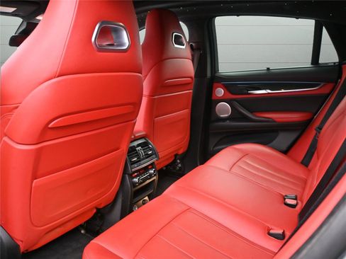 Used 2016 BMW X6 M image 11