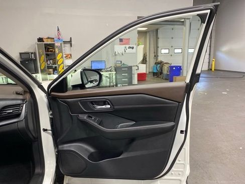 Certified 2023 Nissan Rogue SV w/ SV Premium B Package AWD/4WD image 28