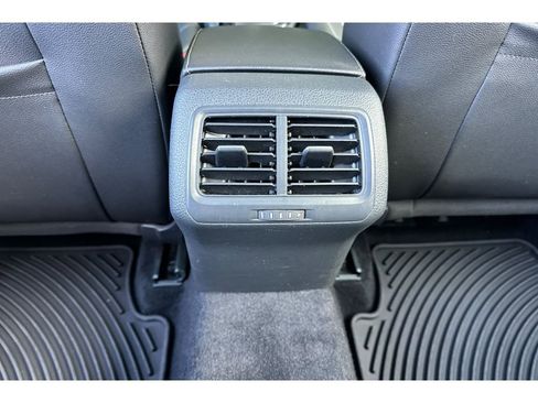 Used 2018 Volkswagen Golf SE image 14