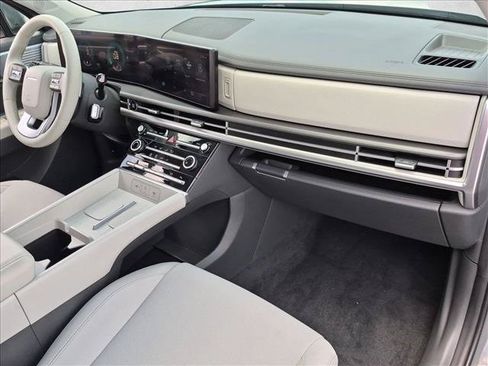 Used 2025 Hyundai Santa Fe SE FWD image 21