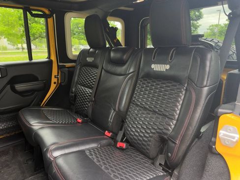 Used 2021 Jeep Wrangler Unlimited Rubicon w/ Dual Top Group AWD/4WD image 28