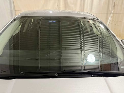 Used 2017 Ford Fusion SE w/ Fusion SE Technology Package image 14