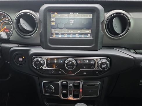 Used 2022 Jeep Gladiator Willys image 22