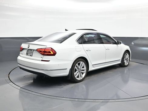 Used 2017 Volkswagen Passat 1.8T SEL Premium FWD image 7