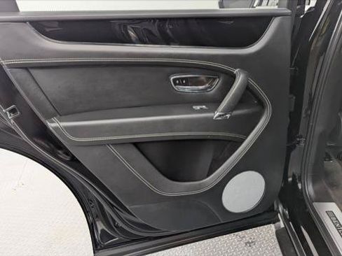 Used 2018 Bentley Bentayga AWD/4WD image 14