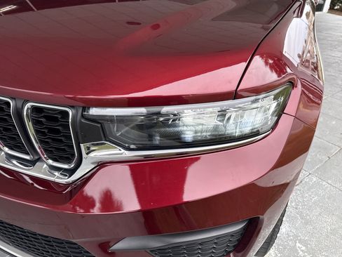 Used 2023 Jeep Grand Cherokee Limited image 5