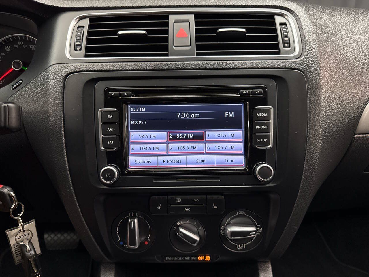 Used 2013 Volkswagen Jetta SE FWD image 14
