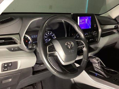 Certified 2023 Toyota Highlander XLE image 11