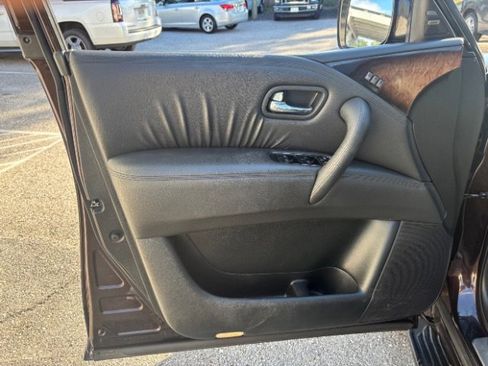 Used 2012 INFINITI QX56 4WD w/ Deluxe Touring Pkg image 11