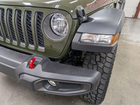 Used 2023 Jeep Gladiator Rubicon w/ Cold Weather Group AWD/4WD image 13
