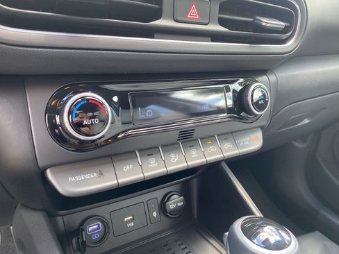 Used 2022 Hyundai Kona Limited FWD image 17