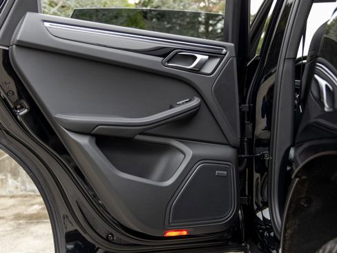 Certified 2025 Porsche Macan image 35