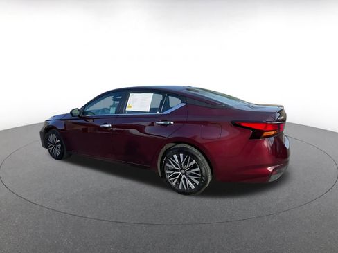 Used 2025 Nissan Altima 2.5 SV image 10