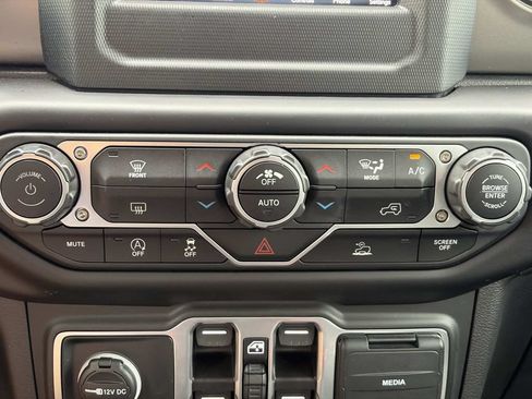 Used 2023 Jeep Wrangler Unlimited Sport AWD/4WD image 34