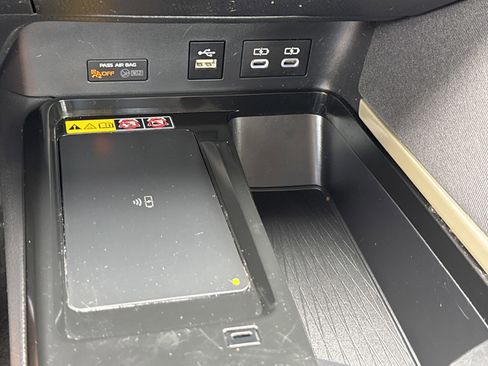 Used 2025 Toyota Camry LE w/ Convenience Package image 26