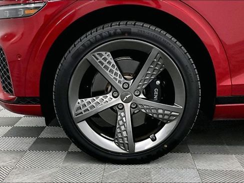 Used 2023 Genesis GV70 2.5T w/ Sport Prestige Package image 10