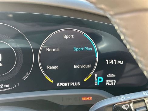 Used 2023 Porsche Taycan 4S image 28