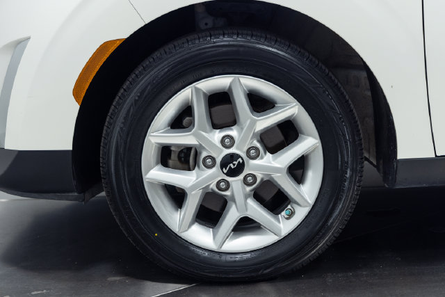 Used 2023 Kia Soul LX w/ Option Group 015 FWD image 25