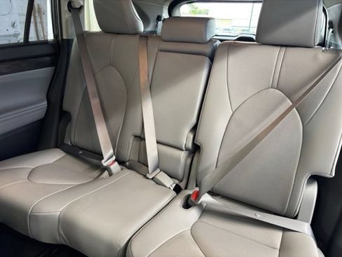 Used 2021 Toyota Highlander Limited AWD/4WD image 24