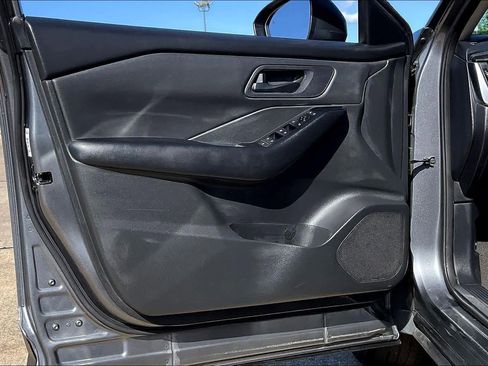 Used 2024 Nissan Rogue S image 22