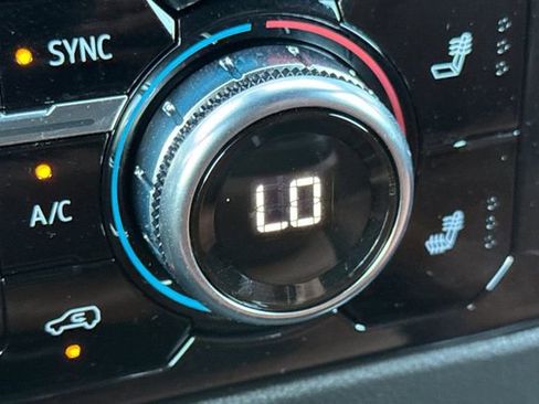 Used 2025 GMC Sierra 1500 Elevation image 30