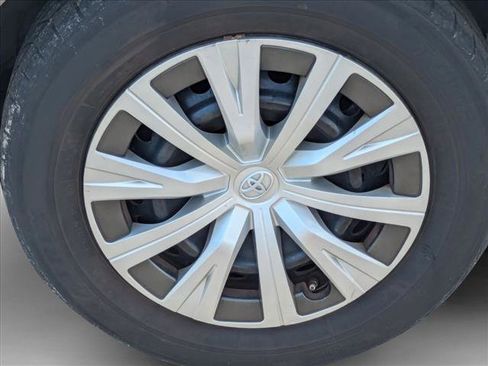 Used 2018 Toyota Camry FWD image 15
