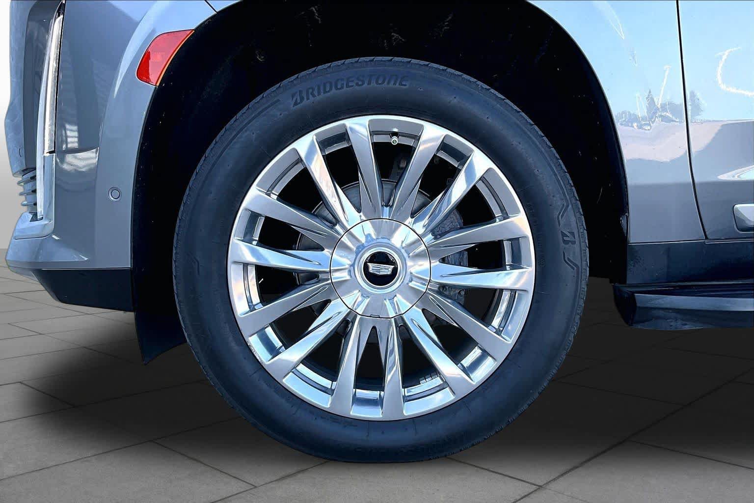Used 2021 Cadillac Escalade ESV Premium Luxury RWD image 11