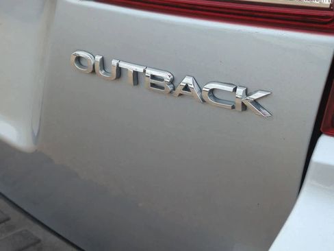 Used 2018 Subaru Outback 2.5i Premium image 12