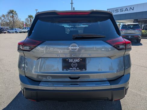 Certified 2025 Nissan Rogue SV image 5